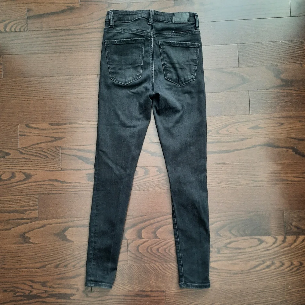 American Eagle Outfitters Ripped Black Jeans Size 2 Short - Picture 2 of 4